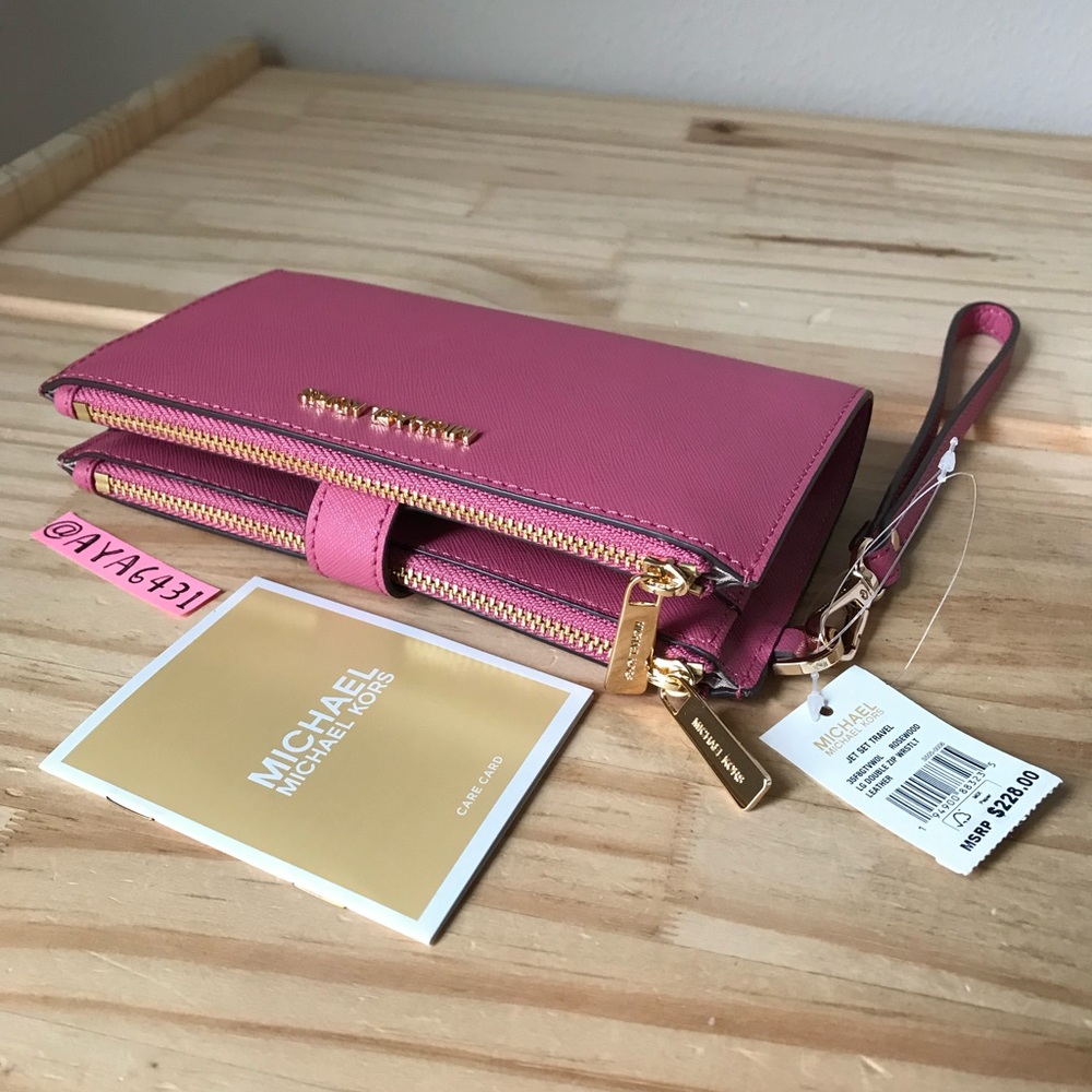 Michael Kors wallet🎈🎈 - Picture 3 of 8